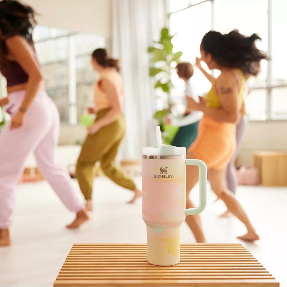 🎉LAST CHANCE🎉 Stanley 40 oz. Quencher H2.0 FlowState Tumbler Warm Serene - Picture 4 of 12